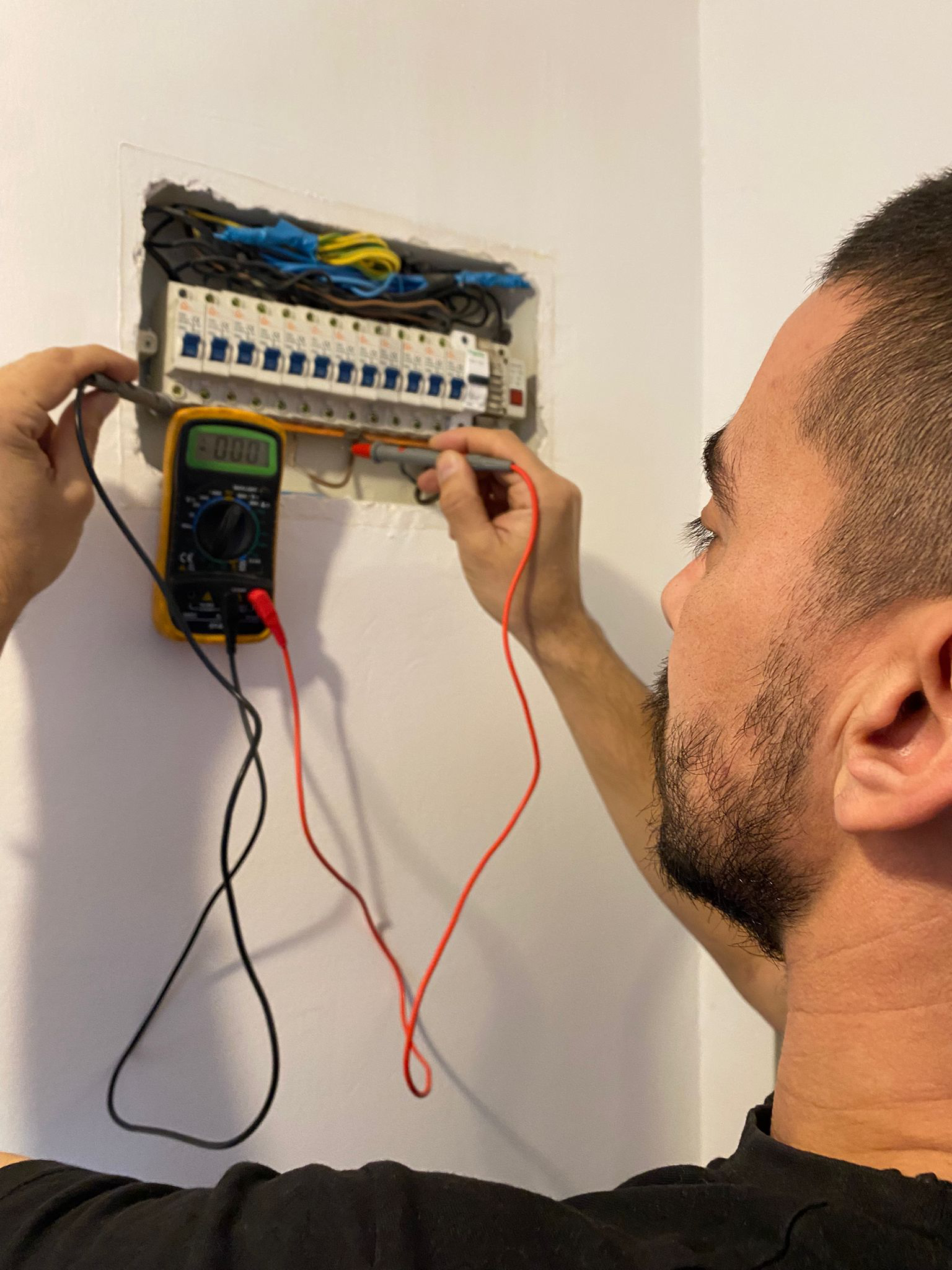 Električar Beograd - popravka instalacija i ugradnja utičnica